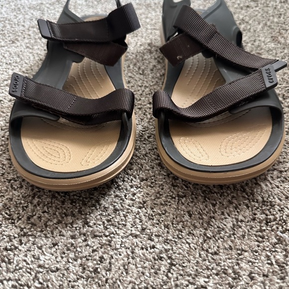 CROCS MEN'S SWIFTWATER EXPEDITION SANDAL, tan & brown SIZE 11 - Picture 3 of 8